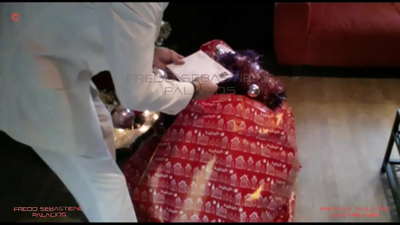 Nne, enwetara m onyinye ekeresimesi m na-acha odo odo mama Anụ ọhịa na nnukwu ịnyịnya ibu na-agba ara gbasara ọkpa